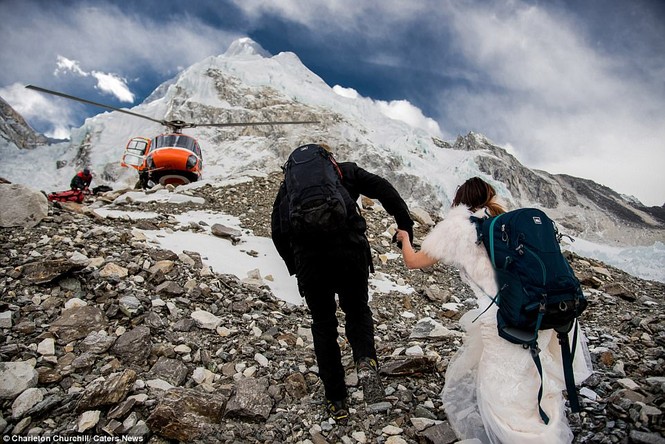 Cặp đôi kiên trì leo núi suốt 3 tuần để kết hôn trên đỉnh Everest - ảnh 12