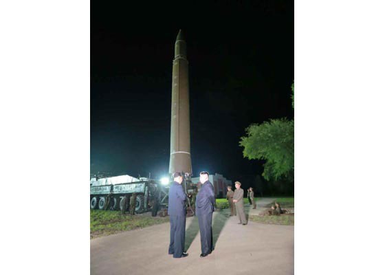 Triều Tiên công bố hình ảnh vụ thử tên lửa ICBM Hwasong-14 - ảnh 2