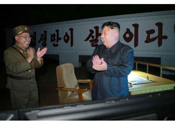 Triều Tiên công bố hình ảnh vụ thử tên lửa ICBM Hwasong-14 - ảnh 7