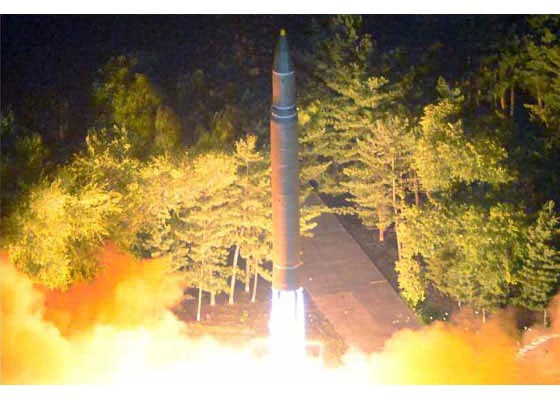 Triều Tiên công bố hình ảnh vụ thử tên lửa ICBM Hwasong-14 - ảnh 3