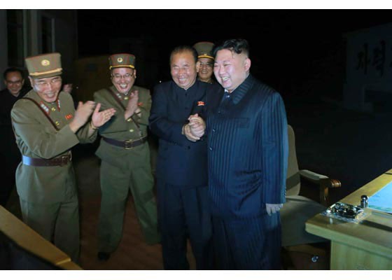 Triều Tiên công bố hình ảnh vụ thử tên lửa ICBM Hwasong-14 - ảnh 6