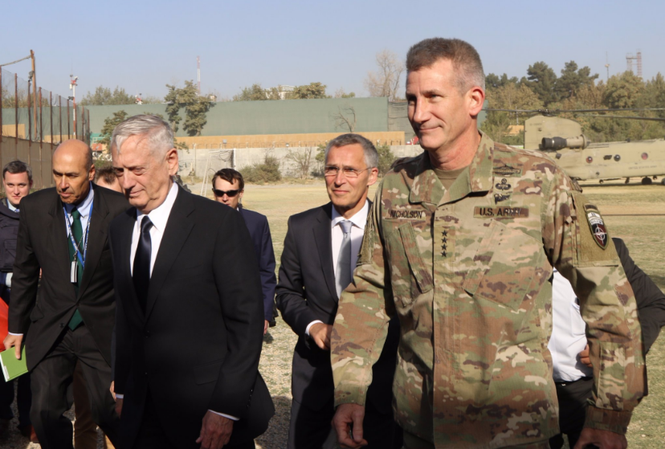 Taliban, IS ‘giành’ vụ ném rocket gần sân bay Kabul nhắm vào ông Mattis - ảnh 2