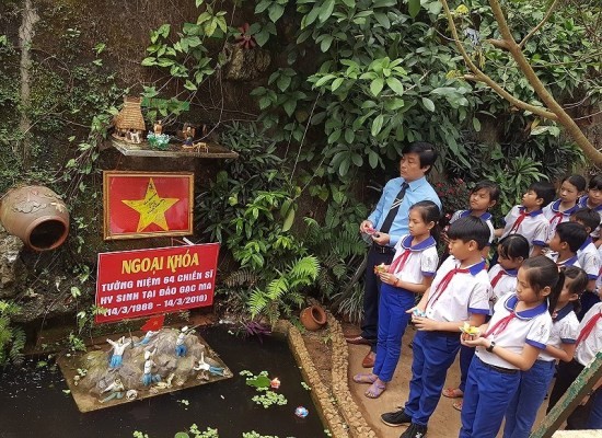 Tưởng niệm chiến sĩ Gạc Ma ở ngôi trường trên đỉnh Trường Sơn - ảnh 1