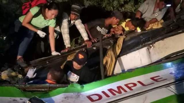 Xe buýt lao xuống khe núi trong đêm, 19 người thiệt mạng - ảnh 1