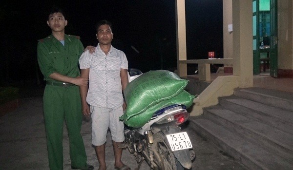 Bắt đối tượng vận chuyển thuốc nổ ở khu vực biên giới - ảnh 1