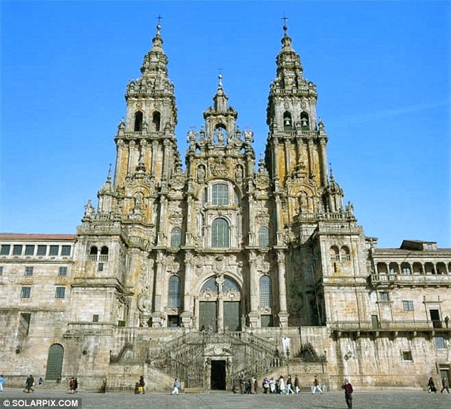 Tây Ban Nha truy lùng kẻ gây ra 'tội ác văn hoá' ở Thánh đường Santiago - ảnh 2