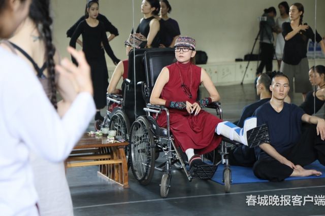 Xót xa hình ảnh gầy gò, ngồi xe lăn của 'Mai Siêu Phong' Dương Lệ Bình - ảnh 4
