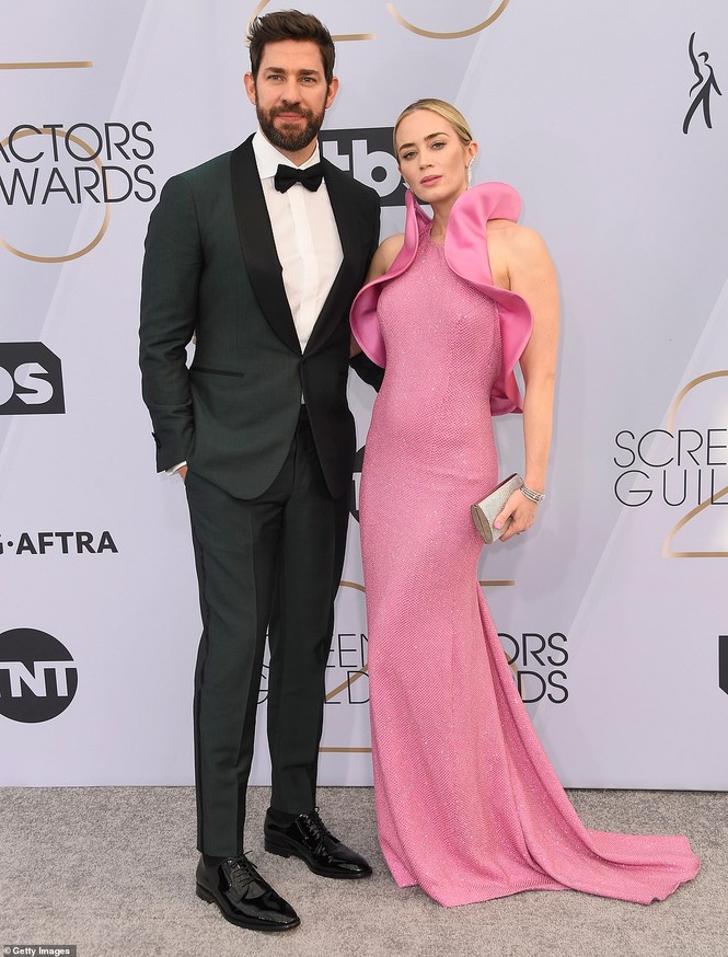 Thảm đỏ SAG Awards 2019: Lady Gaga gợi cảm nhất với váy xẻ sâu hút mắt - ảnh 12