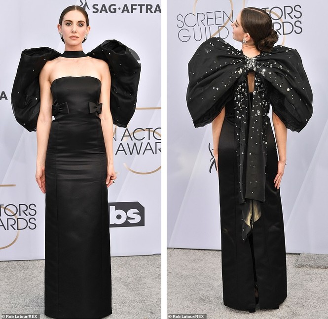 Thảm đỏ SAG Awards 2019: Lady Gaga gợi cảm nhất với váy xẻ sâu hút mắt - ảnh 9