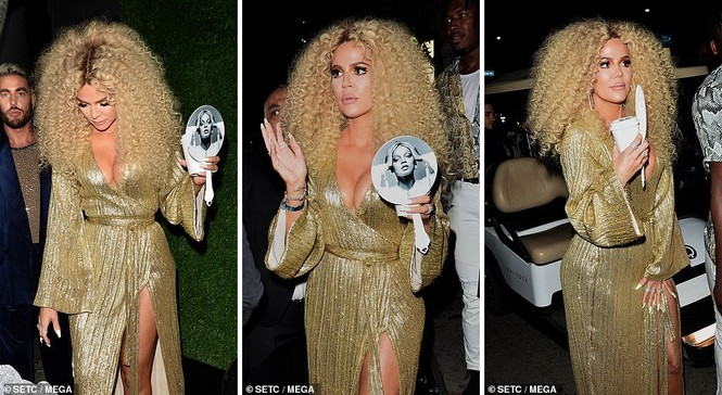 Khloe Kardashian diện váy khoét sâu khoe vòng một ‘khủng’ - ảnh 3