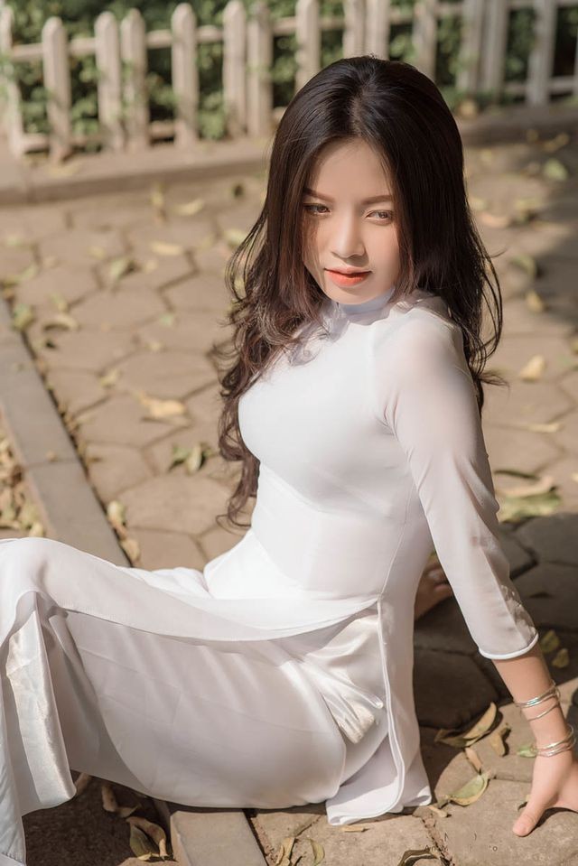 Thiếu nữ xứ Thanh diện áo dài trắng khiến cánh mày râu ngẩn ngơ - ảnh 2