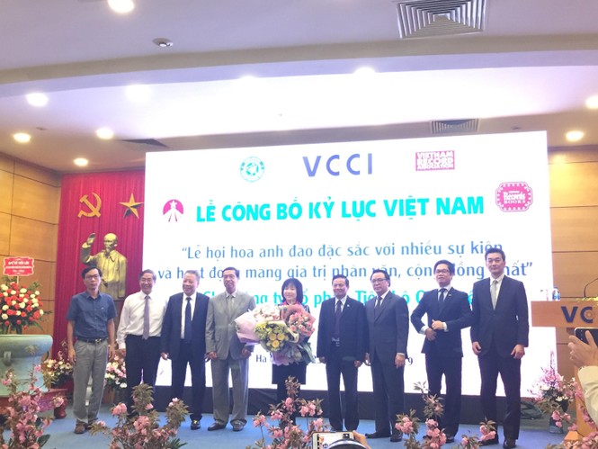 Lễ hội hoa Anh đào Nhật Bản - Hà Nội xác lập kỷ lục Việt Nam - ảnh 1