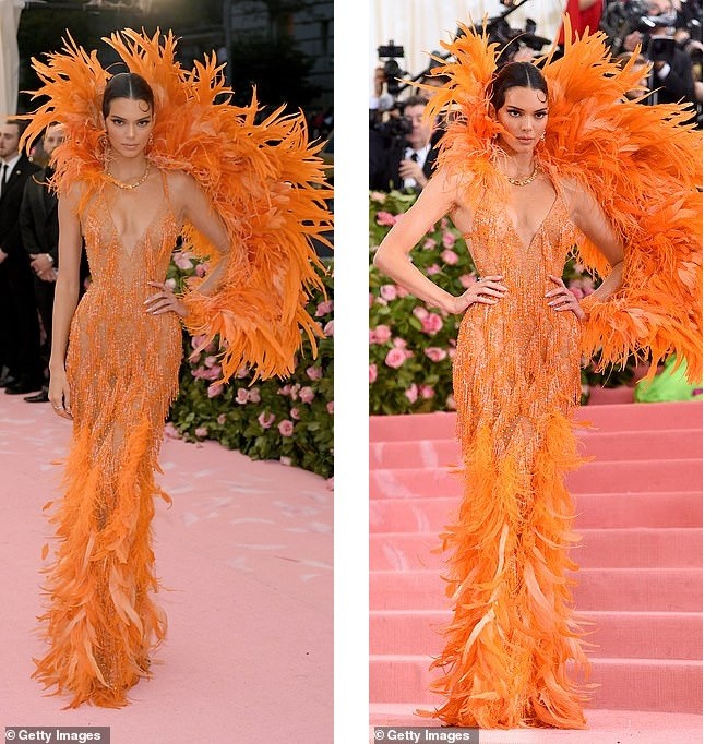 Kendall và Kylie Jenner diện đầm xuyên thấu ‘thiêu đốt’ thảm đỏ Met Gala - ảnh 11