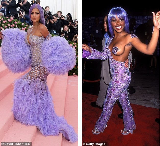 Kendall và Kylie Jenner diện đầm xuyên thấu ‘thiêu đốt’ thảm đỏ Met Gala - ảnh 4