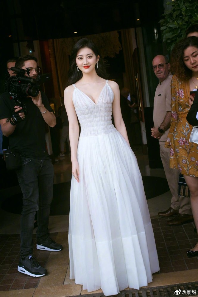 ‘Đệ nhất mỹ nữ Bắc Kinh’ bị đuổi năm lần, bảy lượt tại Cannes mà không chịu đi - ảnh 1