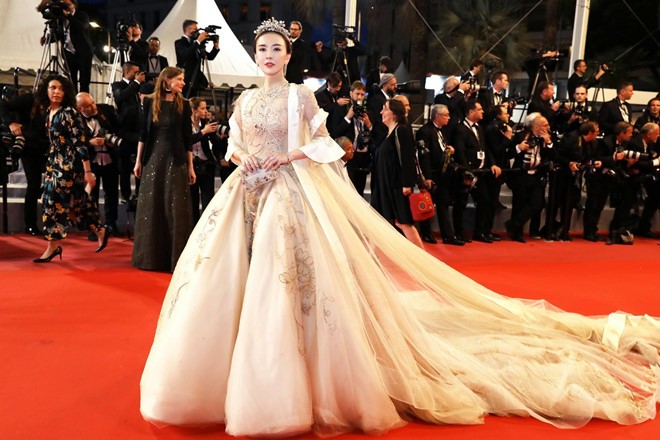 Sao ‘Tiếu ngạo giang hồ’ xấu hổ vì bỏ hơn 300 triệu mua vé đến Cannes - ảnh 2
