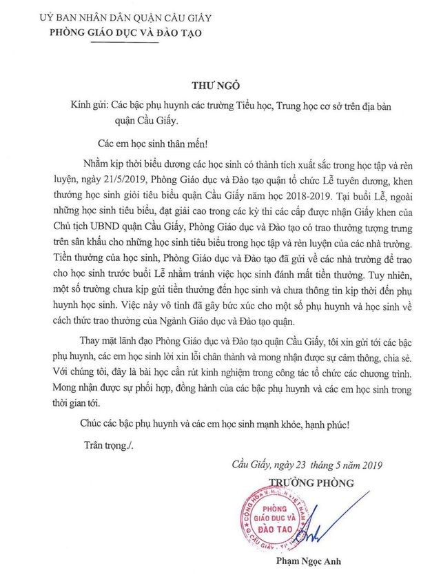 Bản tin 8H: Phòng giáo dục Cầu Giấy xin lỗi vì thưởng học sinh bằng tờ giấy - ảnh 1