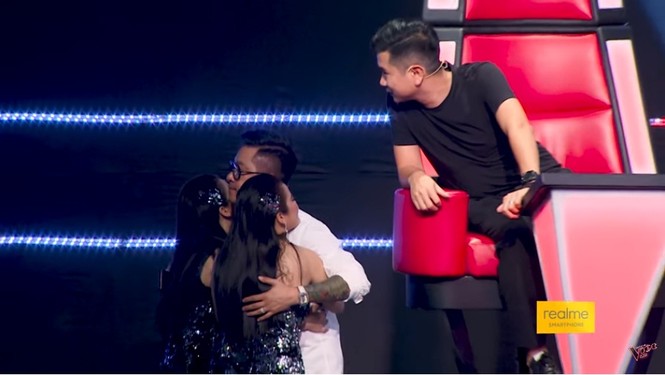 Vì sao Tuấn Ngọc, Tuấn Hưng tức giận rời ghế nóng The Voice? - ảnh 3