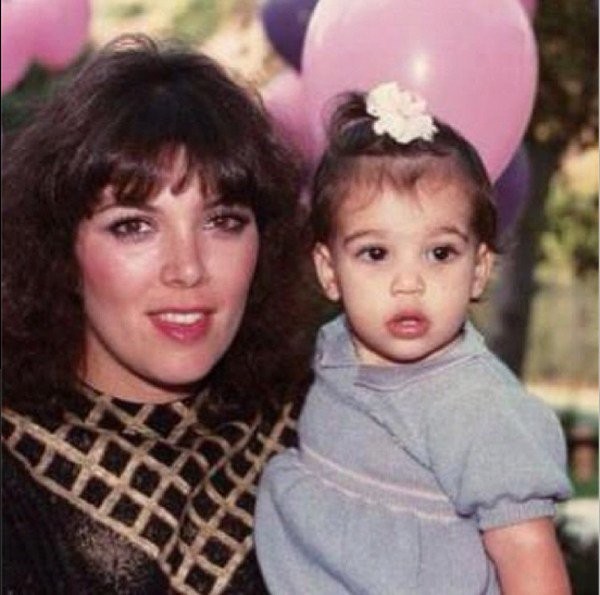 Bất ngờ với loạt ảnh cũ thuở Kim Kardashian chưa sở hữu ‘siêu vòng ba’ - ảnh 2