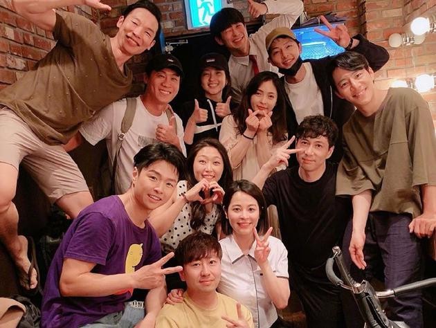Song Joong Ki rạng rỡ xuất hiện lần đầu sau tuyên bố ly hôn Song Hye Kyo - ảnh 1