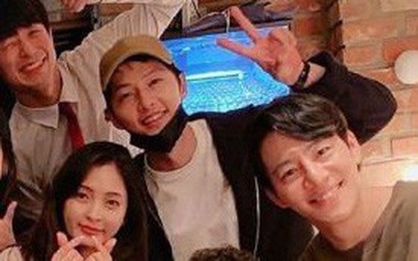 Song Joong Ki rạng rỡ xuất hiện lần đầu sau tuyên bố ly hôn Song Hye Kyo - ảnh 2