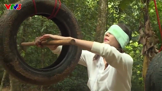 Người đẹp bị 'lộ hàng' trong Cuộc đua kỳ thú trên sóng truyền hình gây tranh cãi - ảnh 2