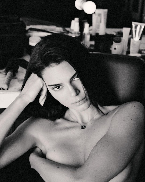 Kendall Jenner tiếp tục gây ‘bão’ với ảnh ngực trần táo bạo - ảnh 4