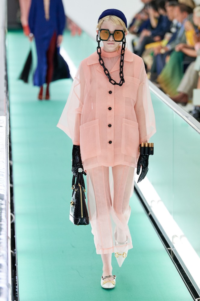 ‘Đỏ mặt’ với loạt người mẫu để ngực trần trong show Gucci tại Milan - ảnh 8