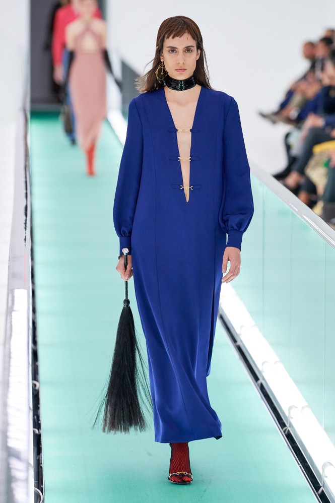 ‘Đỏ mặt’ với loạt người mẫu để ngực trần trong show Gucci tại Milan - ảnh 9