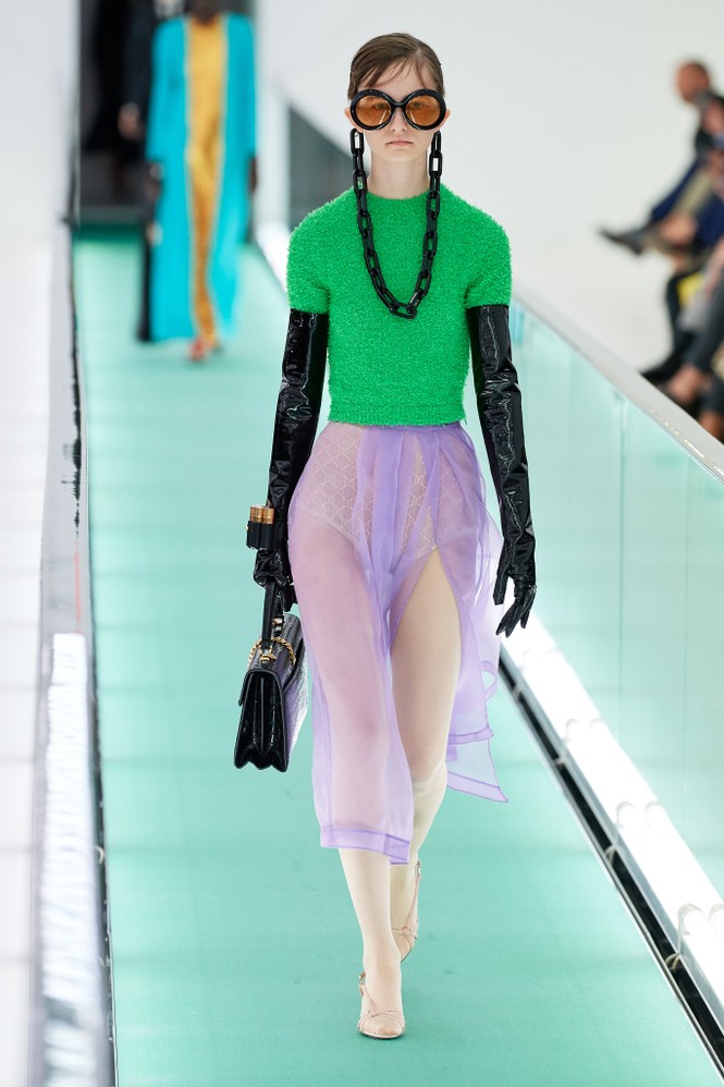 ‘Đỏ mặt’ với loạt người mẫu để ngực trần trong show Gucci tại Milan - ảnh 10