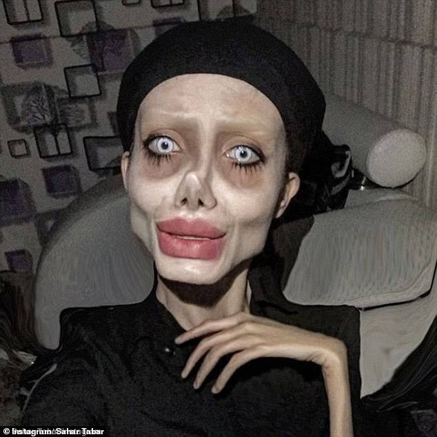 ‘Angelina Jolie phiên bản thây ma’ bị bắt vì kích động bạo lực - ảnh 1