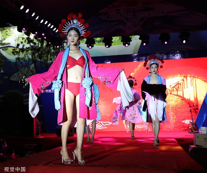 ‘Ngã ngửa’ với Victoria’s Secret phiên bản ao làng của Trung Quốc - ảnh 10