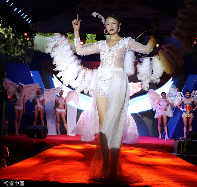 ‘Ngã ngửa’ với Victoria’s Secret phiên bản ao làng của Trung Quốc - ảnh 4