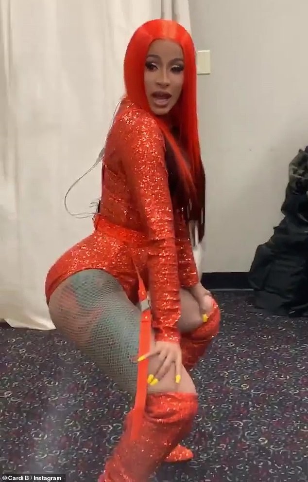 Cardi B phô body ‘xôi thịt’ hậu thẩm mỹ, kể chuyện bị fan ném áo ngực - ảnh 3
