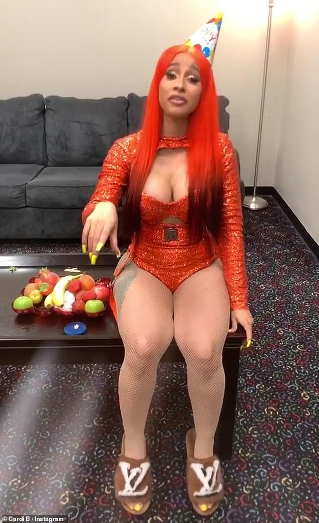 Cardi B phô body ‘xôi thịt’ hậu thẩm mỹ, kể chuyện bị fan ném áo ngực - ảnh 4