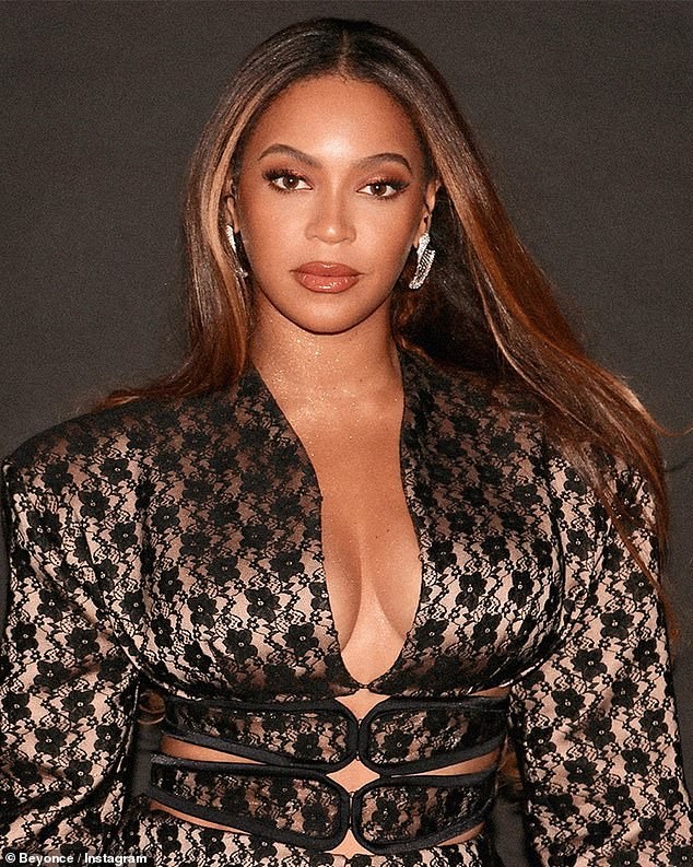 Beyonce diện mốt không nội y khoe thân hình gợi cảm đẫy đà, gây 'bão' mạng - ảnh 3