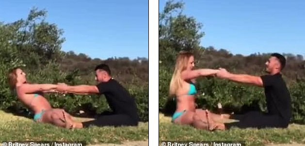 Britney Spears mặc bikini tập các thế yoga 'khó đỡ' - ảnh 5