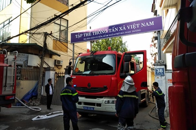 Xe chở gas phát nổ cháy dữ dội lan sang nhà giữa phố Bùi Ngọc Dương - ảnh 3