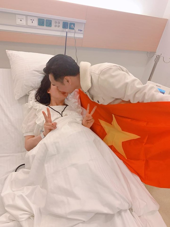 Phát 'sốt' với muôn kiểu ăn mừng Việt Nam vô địch bóng đá SEA Games của sao Việt - ảnh 3
