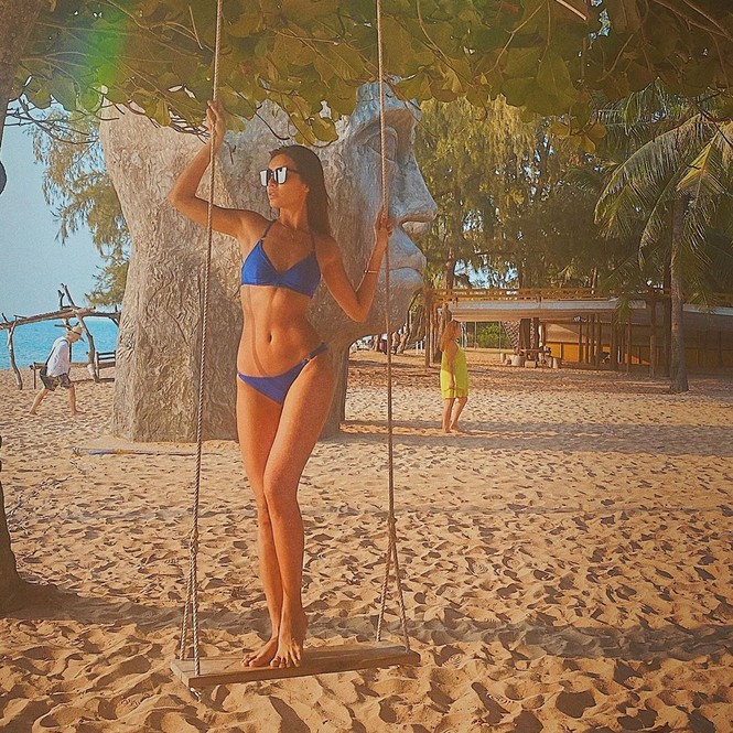 Minh Tú tung ảnh bikini ‘bỏng rẫy’, công khai ‘thả thính’ ngày cuối năm - ảnh 2