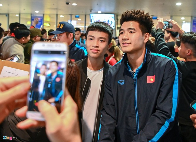 U23 Việt Nam được người hâm mộ chào đón sau thất bại - ảnh 3