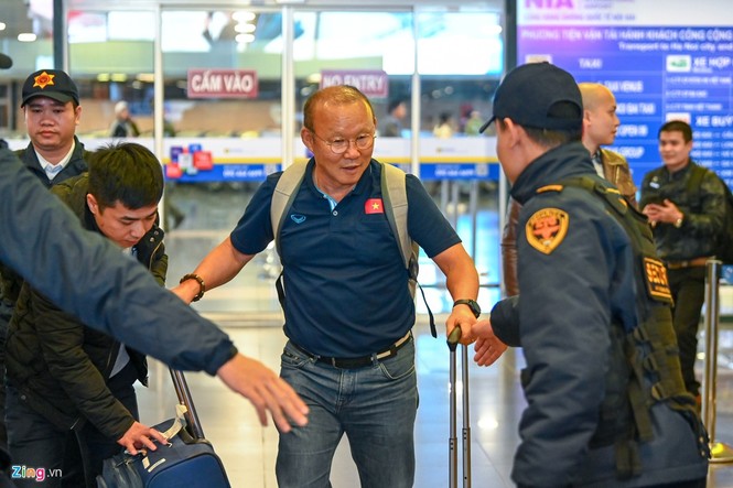 U23 Việt Nam được người hâm mộ chào đón sau thất bại - ảnh 9