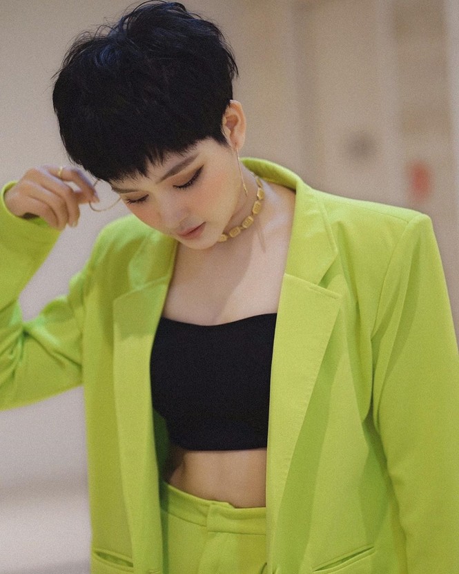 ‘Mẹ bỉm sữa’ Lan Khuê hờ hững vòng một ‘ăn đứt’ dàn mỹ nhân Việt sexy ngày Tết - ảnh 8
