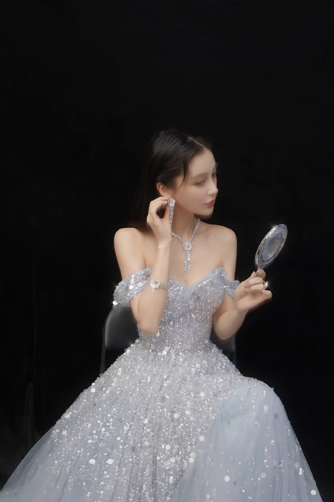 Angela Baby hết ‘trễ nải’ vòng một lại khoe eo bé xíu ngày đầu năm mới - ảnh 5
