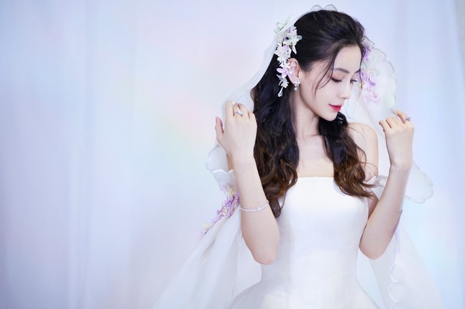 Angela Baby hết ‘trễ nải’ vòng một lại khoe eo bé xíu ngày đầu năm mới - ảnh 11