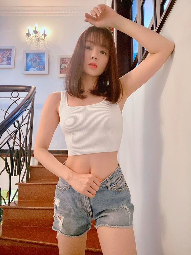Ngọc Trinh đăng clip mặc nội y, loạt sao Việt hở bạo khoe body ‘vẫn ổn’ sau Tết - ảnh 6
