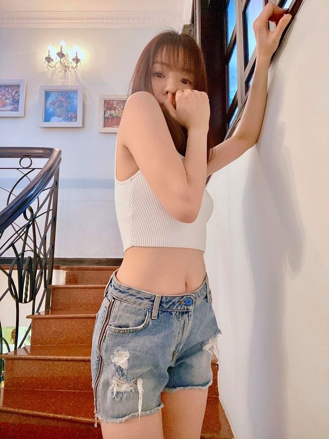 Ngọc Trinh đăng clip mặc nội y, loạt sao Việt hở bạo khoe body ‘vẫn ổn’ sau Tết - ảnh 7