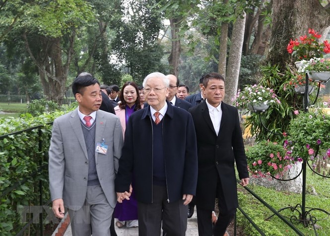 Tổng Bí thư, Chủ tịch nước dâng hương tưởng niệm Chủ tịch Hồ Chí Minh - ảnh 3