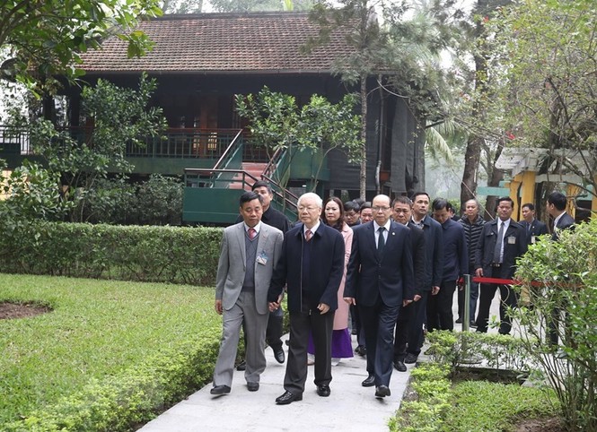 Tổng Bí thư, Chủ tịch nước dâng hương tưởng niệm Chủ tịch Hồ Chí Minh - ảnh 4