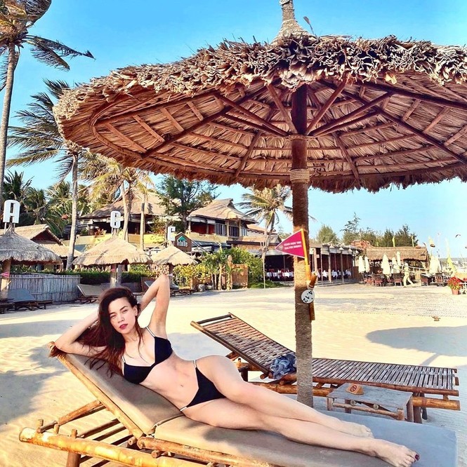 Hồ Ngọc Hà tung ảnh bikini khoe hình thể ‘ưng cái bụng’ hậu Tết gây sốt - ảnh 1